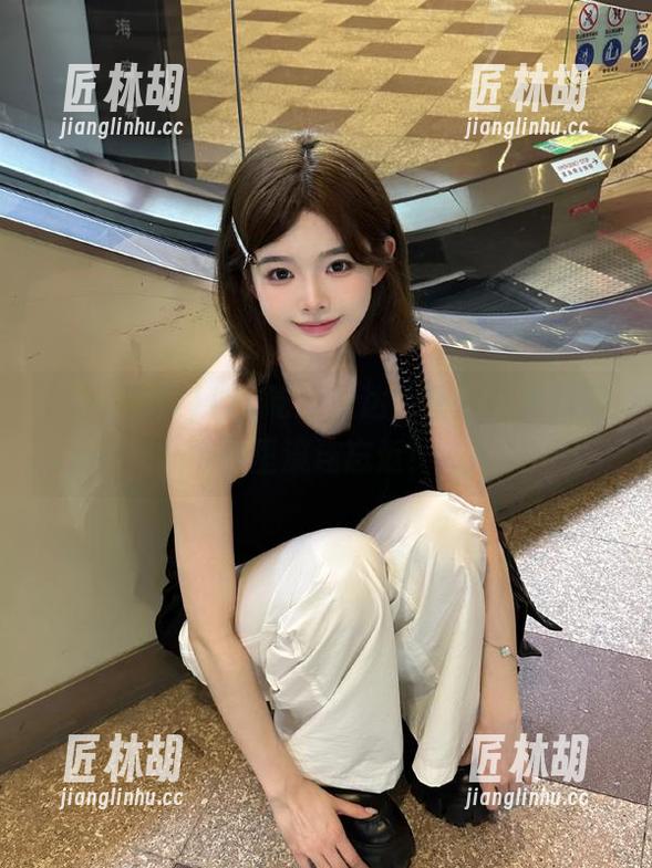 17c吃瓜直达，让你在黑料蜜桃里流连忘返！