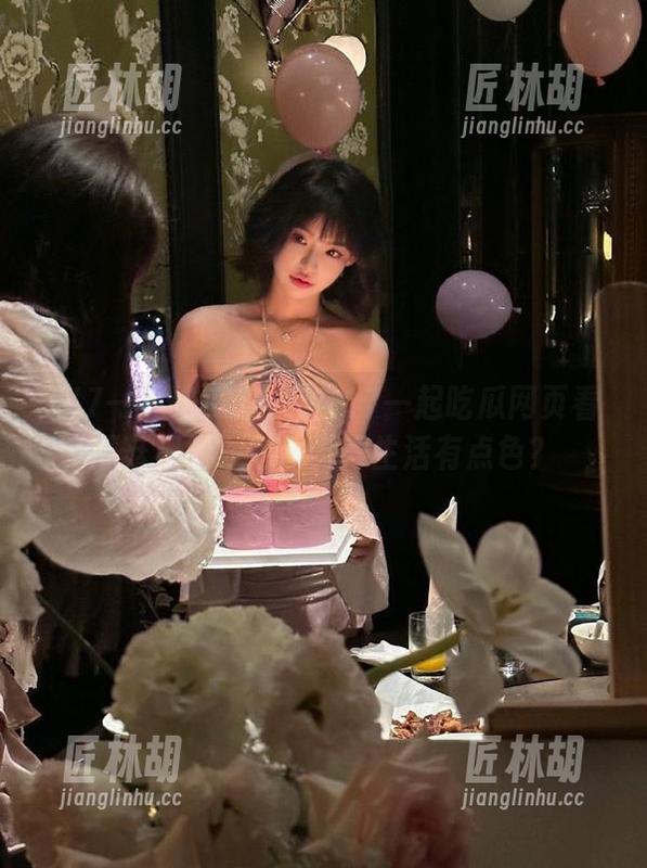 当你在17一起吃瓜网页看蘑菇视频，忽然觉得生活有点色？