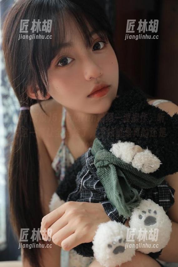 51吃瓜fun视频一波操作，听说这一幕让全网炸了，不知道是真的还是假的！