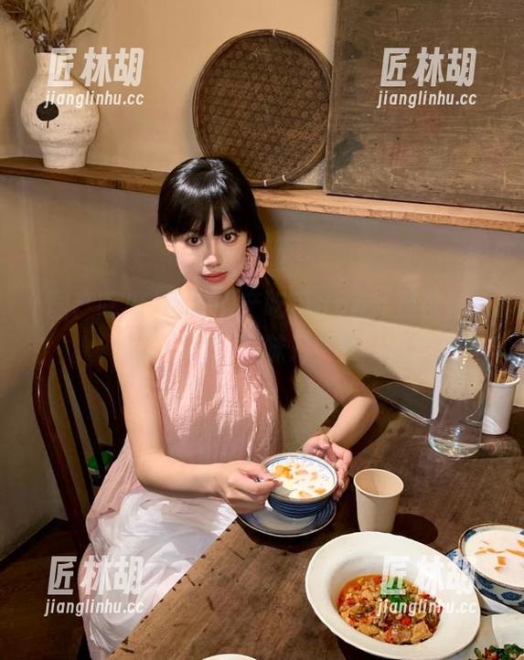 点击国产吃瓜app，辣条都比不过的美味八卦！