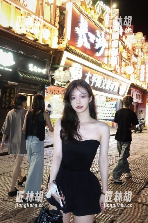 下载黑料社网站，体验无法自拔的随时随地吃瓜快感！